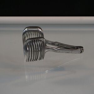 Vintage Aluminum Tongs Slicer Grabber Tomato Egg Onion Locking Guide Taiwan 6.5"